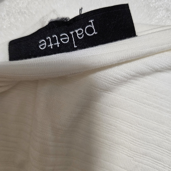 Batwing sleeve white top, size 8 - Picture 7 of 8